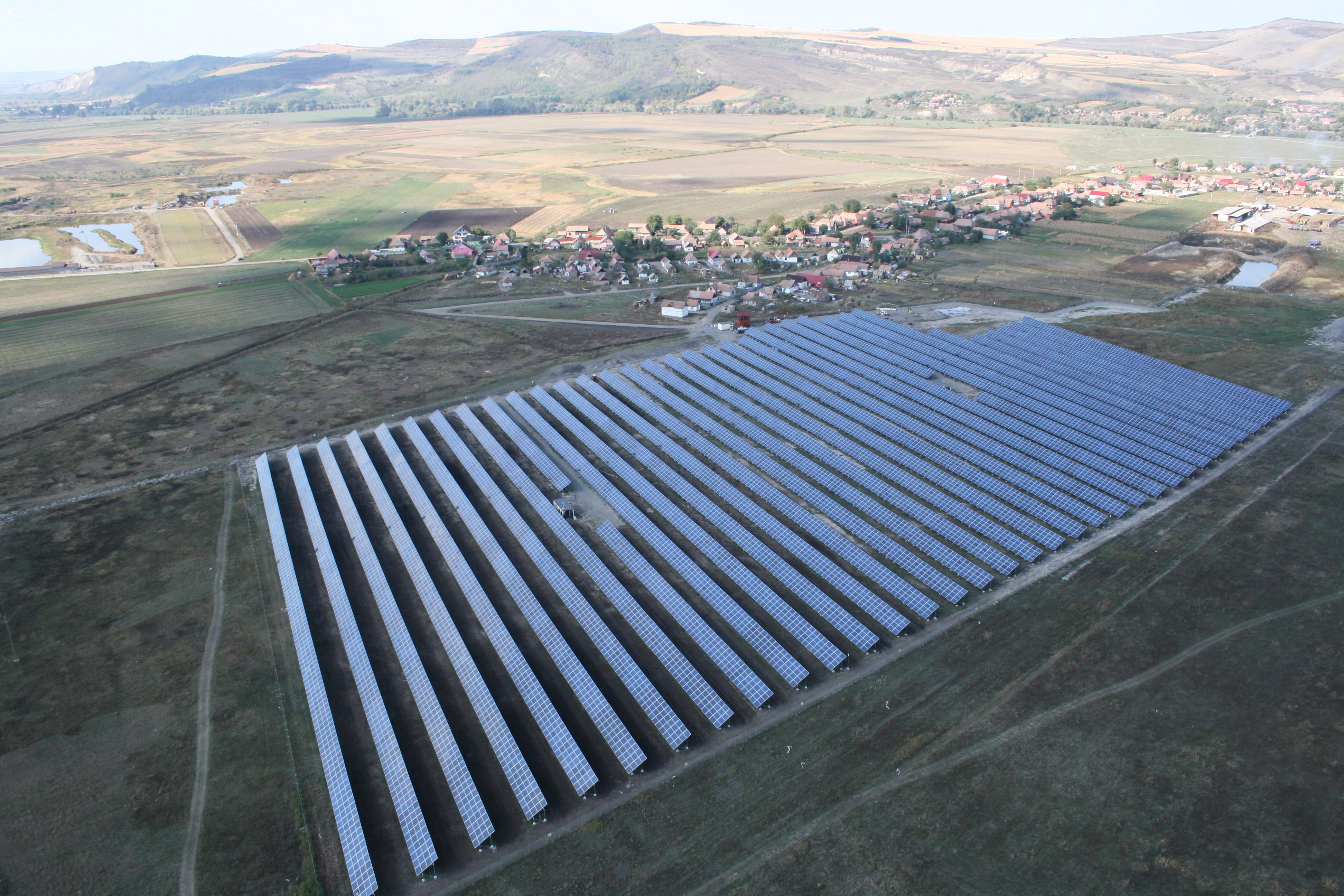 Peste 50 de proiecte de parcuri fotovoltaice, înregistrate la autorităţile de mediu din Arad