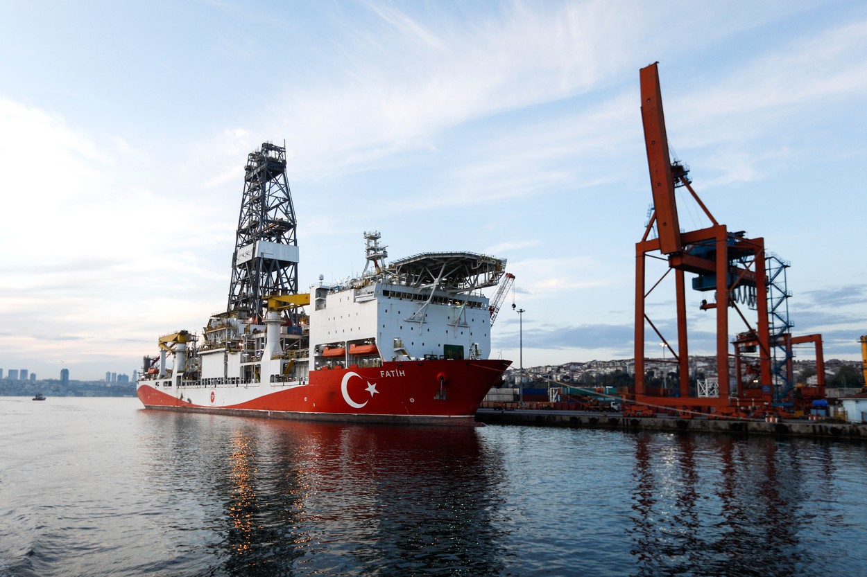 Moment istoric: Erdogan anunţă descoperirea în Marea Neagră a celui mai mare zăcământ de gaz din istoria Turciei, de 320 mld. metri cubi. Turcia a descoperit şi va exploata zăcământul în valoare de ~100 mld. $ prin forţe proprii şi îşi va asigura necesarul pentru cel puţin 10 de ani