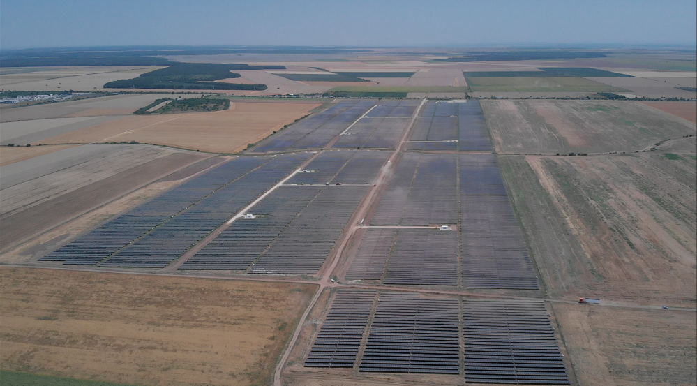 Enel Green Power România a pus în funcţiune parcul fotovoltaic Lumina, din judeţul Giurgiu, cea mai mare cea mai mare centrala fotovoltaică din portofoliul companiei, şi a finalizat preluarea acestuia de la compania MYTILINEOS