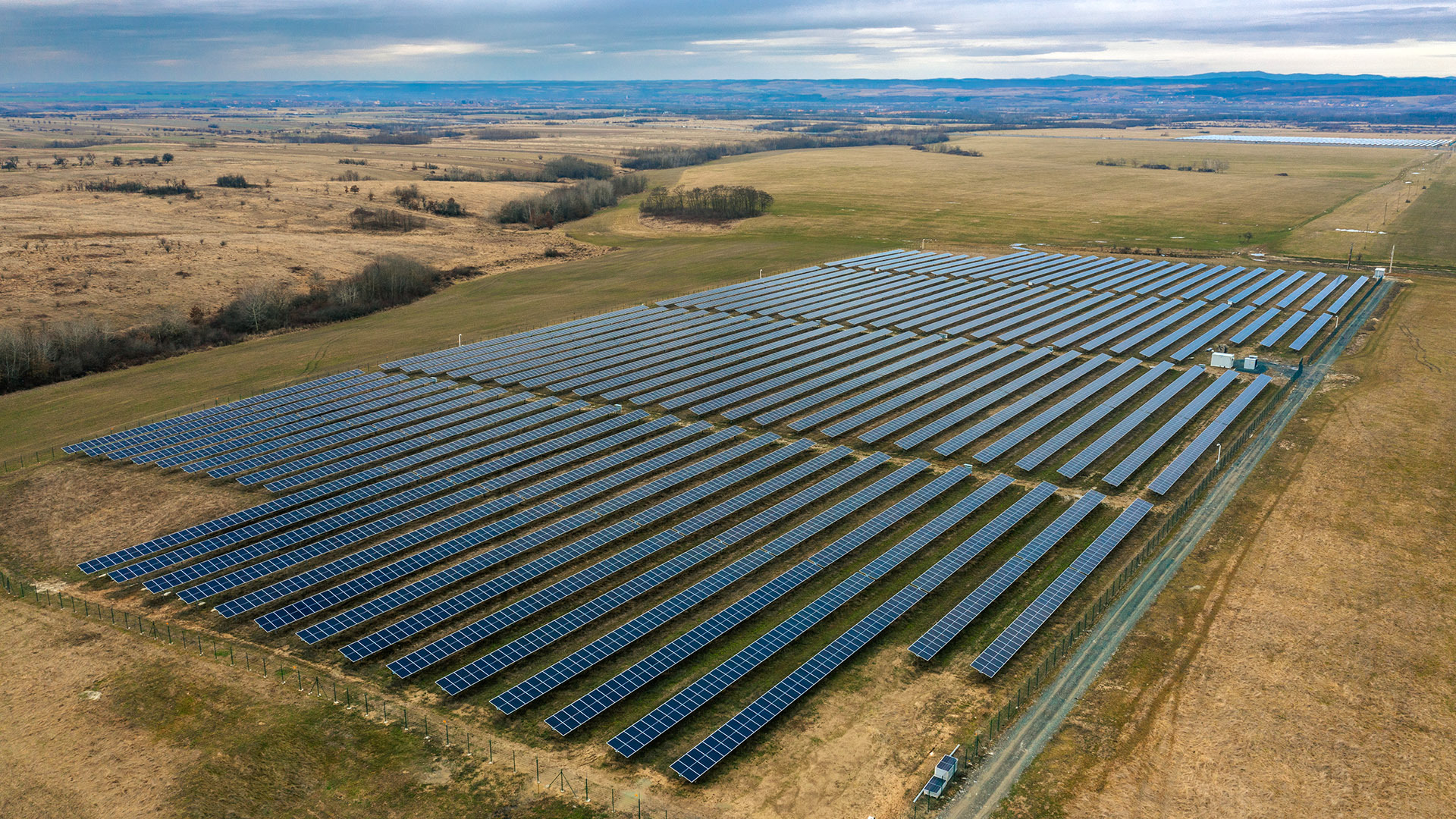 Olandezii de la Photon Energy au conectat la reţea o nouă centrală fotovoltaică, cu o capacitate de producţie de 3,9 MWp, care urmează să genereze venituri de 0,55 mil. euro în 2024