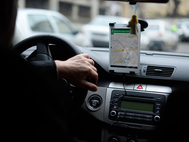 China propune o serie de reglementări dure pentru a doborî Uber şi Didi Kuaidi