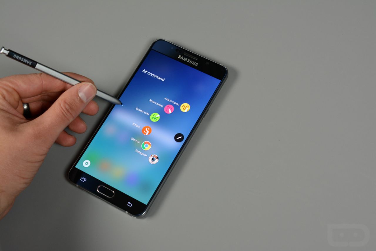 Samsung retrage de la vânzare Galaxy Note7 după ce mai multe telefoane au luat foc