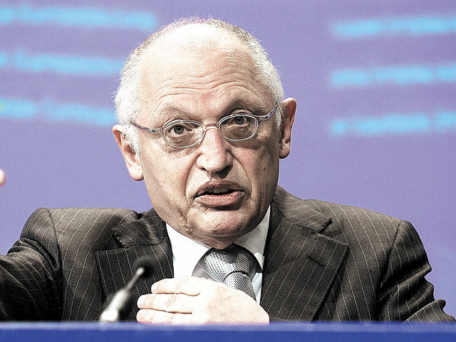 Günter Verheugen, fostul comisar european pentru extindere, pe scena ediţiei din 2018 a Microsoft Business Summit
