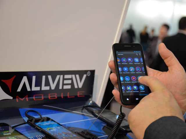 Allview a păstrat locul patru pe piaţa de smartphone-uri la 10 luni, dar scăderea continuă
