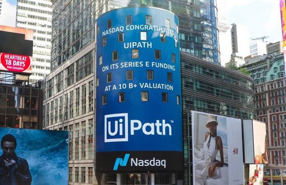 UiPath, cel mai valoros start-up din România, şi-a ales băncile de investiţii cu care vrea să se listeze la bursa americană