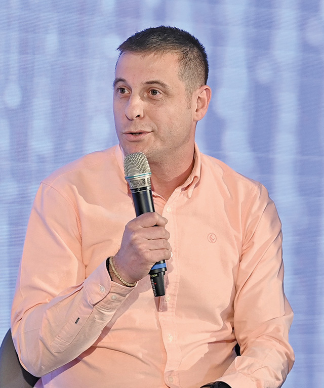 ZF eCommerce Summit 2024. Arthur Rădulescu, fondator şi CEO al platformei de e-commerce MerchantPro: Vom ajunge să căutăm să cumpărăm şi pe ChatGPT. Şi atunci se va pune problema unor modalităţi de a te promova ca magazin online pe aceste aplicaţii