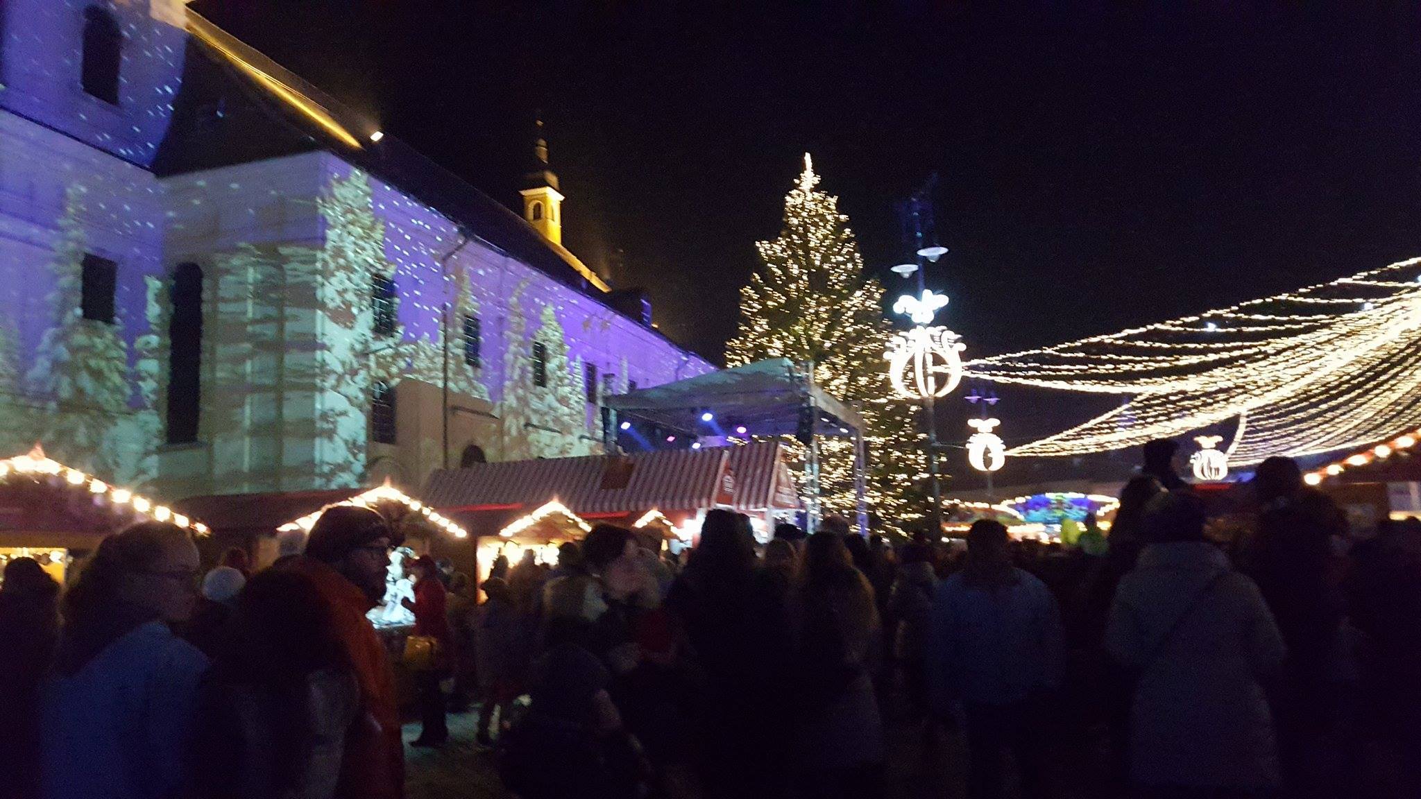 Faimosul târg de Crăciun din Budapesta se deschide cu preţuri de groază