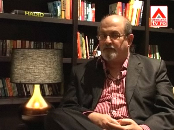 Instituţii media din Iran promit 600.000 de dolari pentru asasinarea lui Salman Rushdie