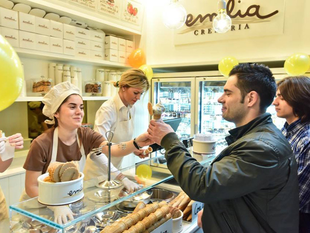 Cremeria Emilia a ajuns la trei gelaterii în Capitală. Două s-au „ancorat“ în cele mai mari malluri