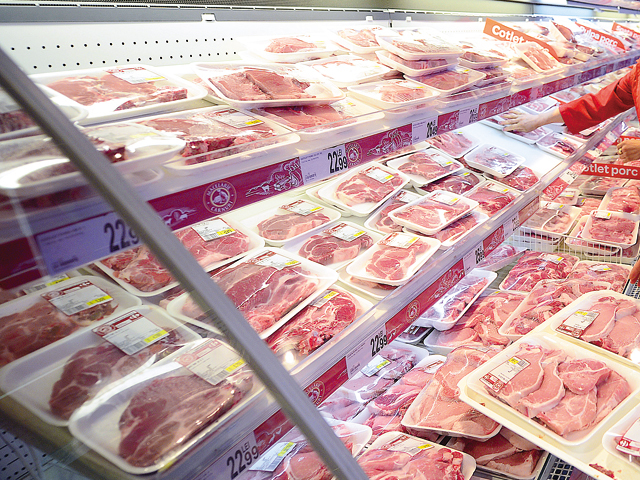 Studiu Coface: 51% din companiile din sectorului fabricării produselor din carne au un risc de insolvenţă ridicat. „Firmele din sector îşi plătesc greu datoriile”