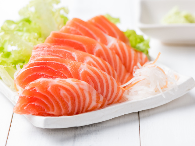 Mâncăm mai bine: Importul de somon a crescut de 3,4 ori în cinci ani şi a ajuns să reprezinte 20% din importurile de peşte