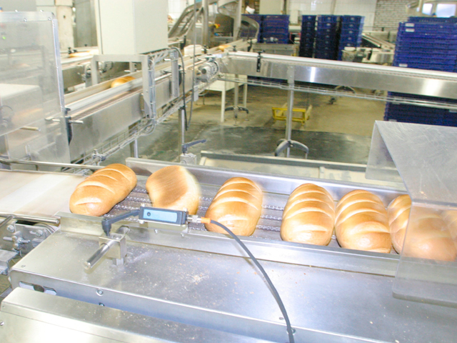 Pâinea congelată nesemnalizată la raft a intrat în vizorul ministrului agriculturii: „Am rugat colegii de la ANPC să stăruim asupra controlului“