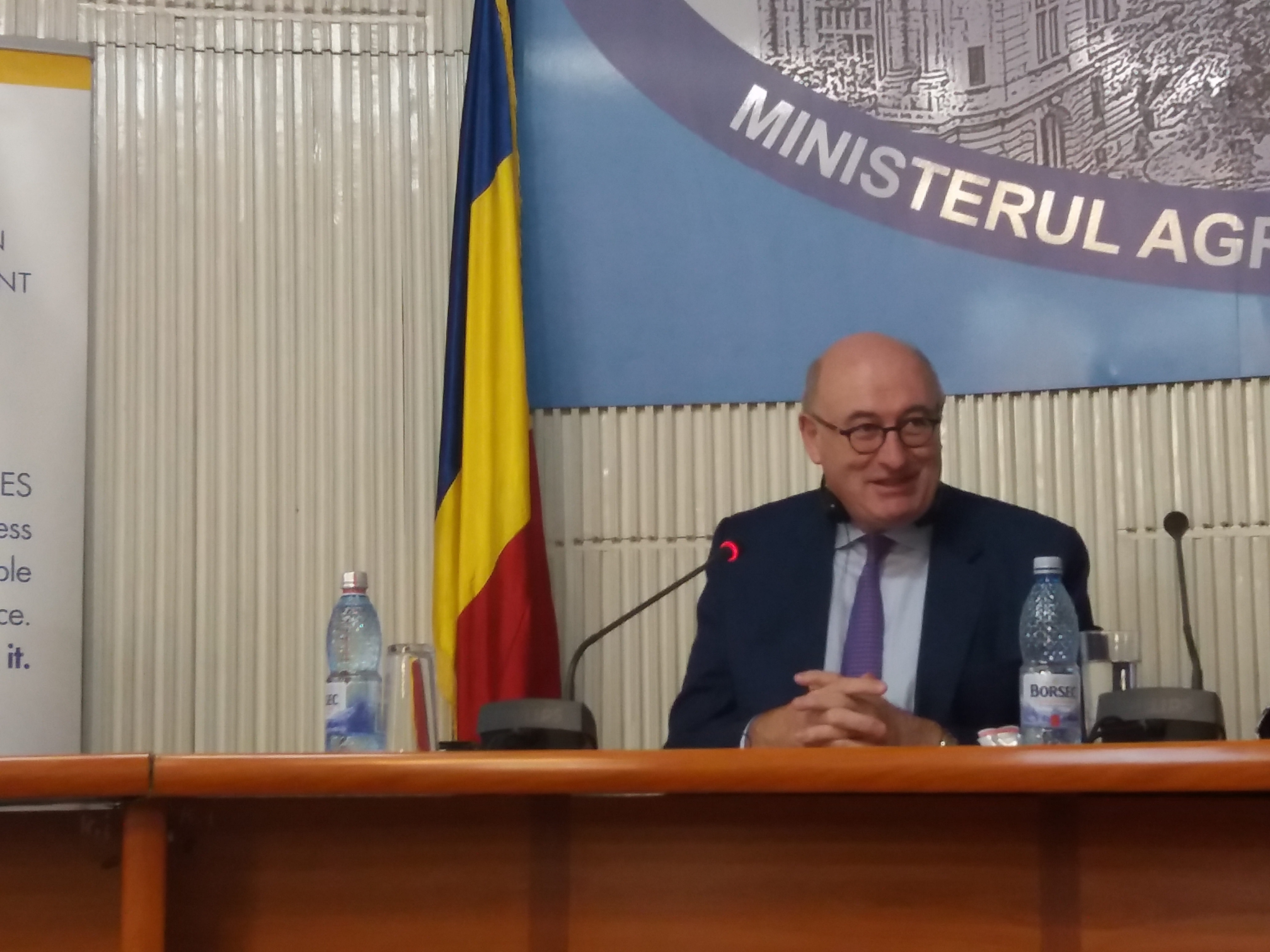 Comisarul european pentru Agricultură, Phil Hogan, despre pesta porcină africană: Trebuie să oprim răspândirea bolii în România. Are un impact şi asupra ţărilor vecine şi asupra schimburilor comerciale