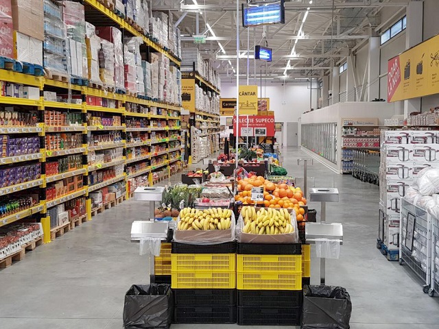 Cei mai valoroşi jucători din comerţ: Lanţurile de supermarketuri şi hipermarketuri din România, cu 3.500 de magazine, deţinute de nemţi, francezi şi austrieci valorează aproape 10 mld. euro. În 2020, valoarea lor a crescut cu 21%