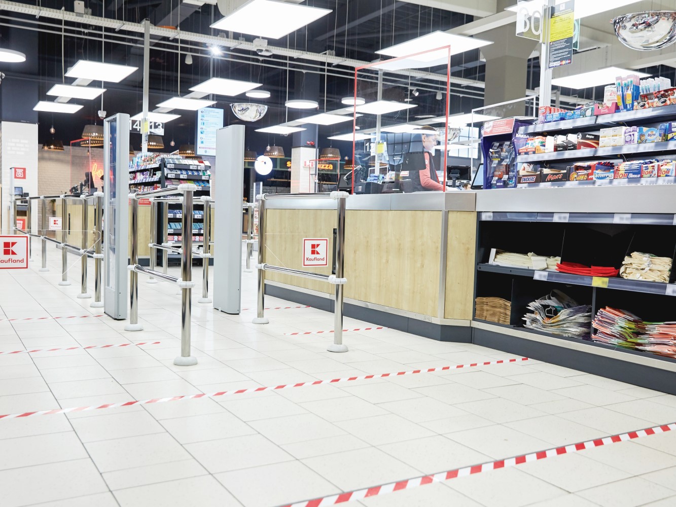 Cât costă normele de siguranţă în retail: Kaufland a investit peste 20 mil. lei în implementarea măsurilor de protecţie şi prevenţie în magazine, depozite şi sedii. Compania are circa 15.000 de salariaţi, fiind unul dintre marii angajatori 
