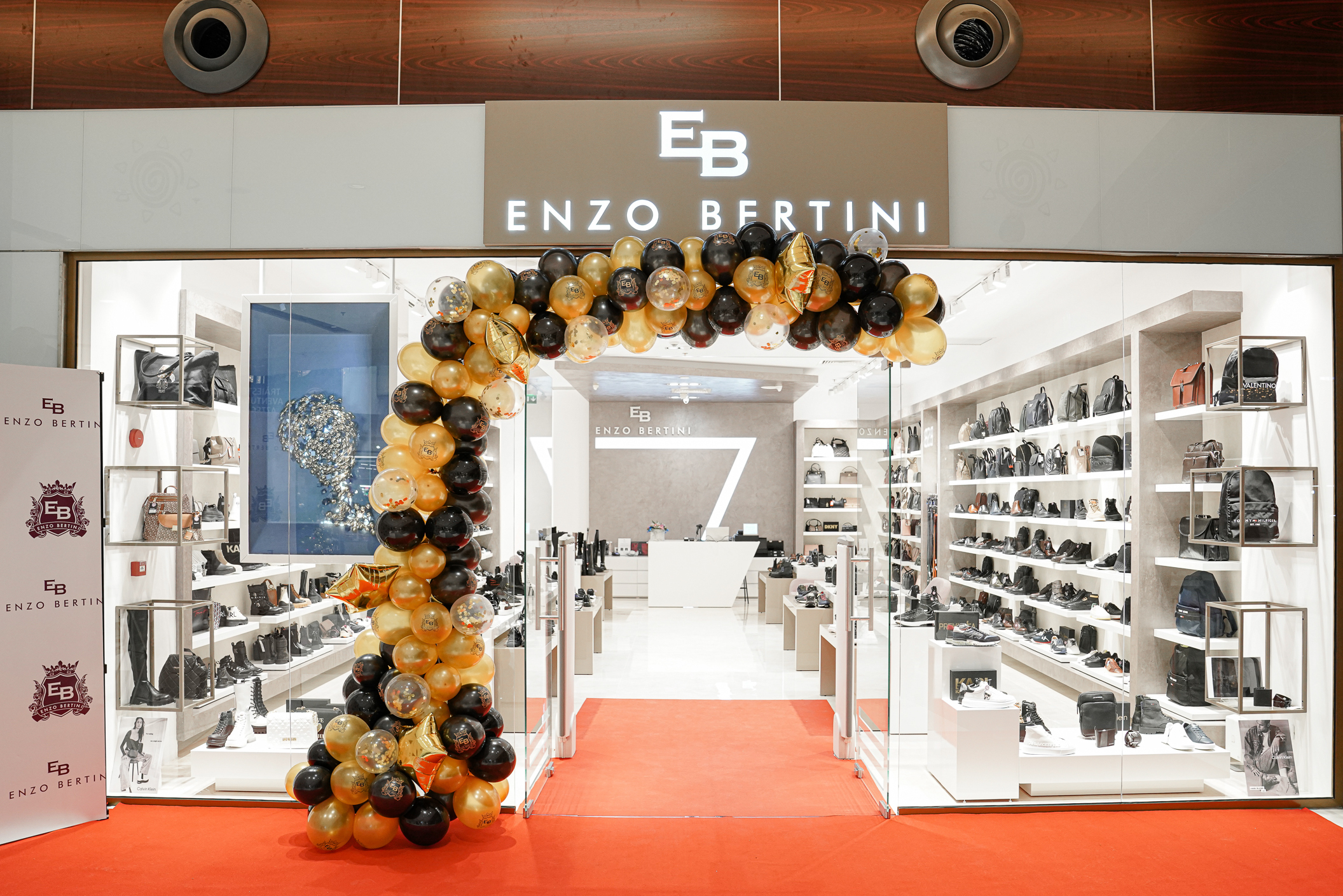 Retailerul de încălţăminte Benvenuti a deschis cel de-al şaselea magazin Enzo Bertini în Sun Plaza Bucureşti