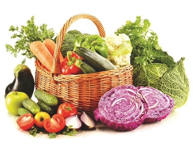 Consiliul Concurenţei: Preţurile medii ale alimentelor de bază au scăzut cu până la 49% în marile lanţuri de magazine în august comparativ cu iunie, cele mai mari reduceri fiind la fructe şi legume. Carnea de pui şi porc s-a ieftinit cu maxim 4%