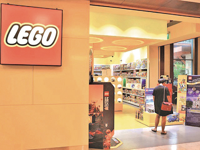 Grupul Lego a ajuns la 236 mil. lei din distribuţia de jucării, plus 16% la afaceri pe piaţa locală în 2023. Jucăriile danezilor de la Lego au ajuns pe piaţa locală în magazine de profil, dar şi în retailul clasic sau librării