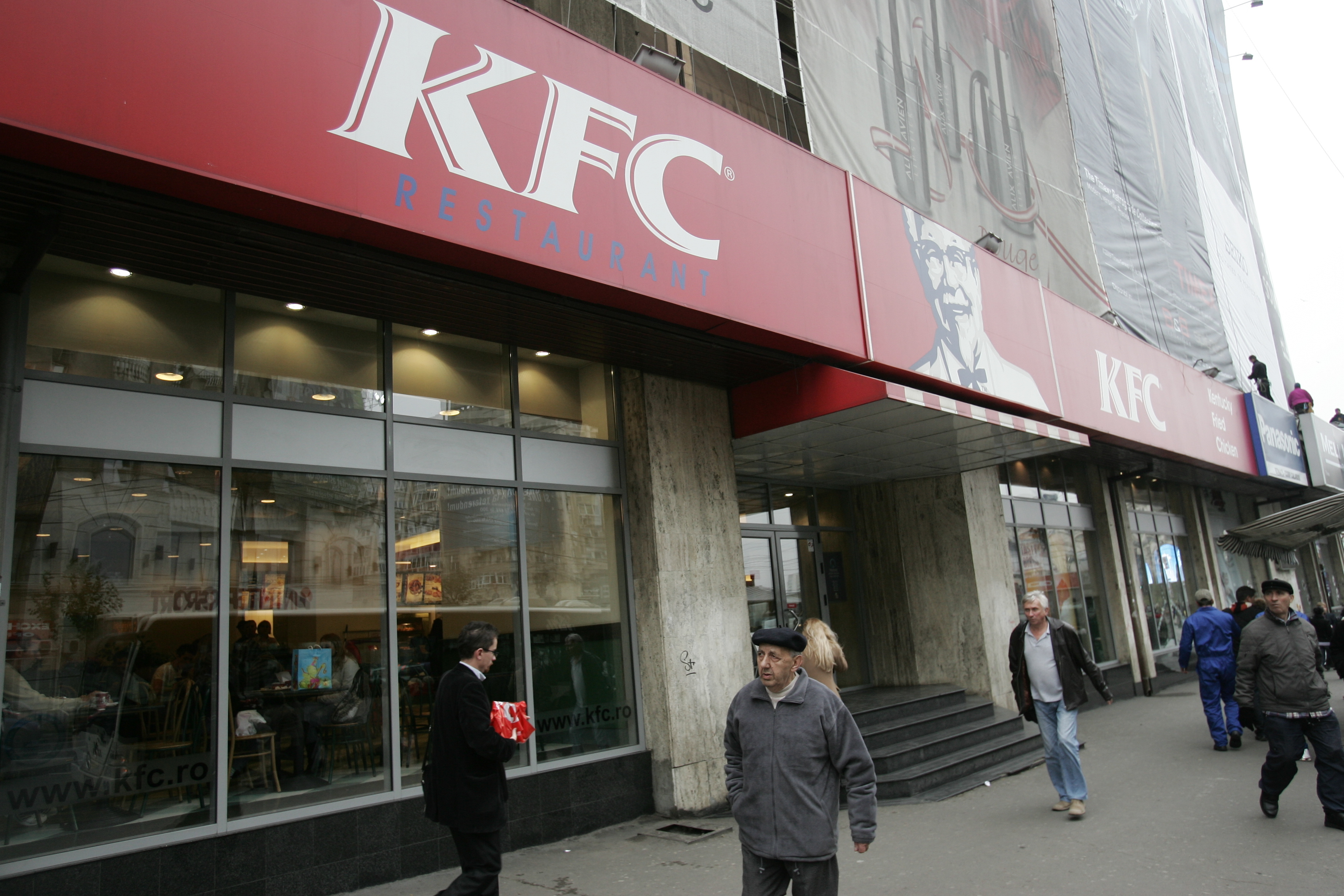 KFC a deschis al treilea restaurant drive thru din România, la Iaşi