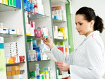 Câte persoane sunt deservite de o farmacie locală. Poziţia României în UE