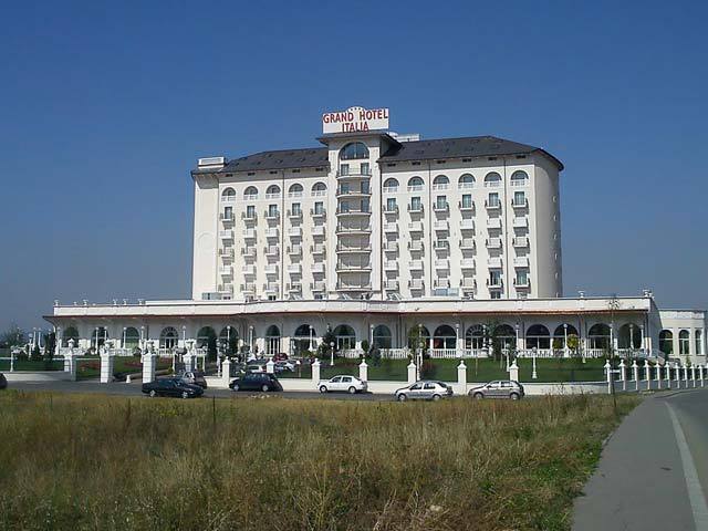 Şeful Grand Hotel Italia, cel mai mare hotel de cinci stele din Cluj-Napoca: Aducem cameriste din Venezuela. Este o catastrofă, nici pe 2.000 de lei salariu în mână nu mai găsim oameni în Cluj