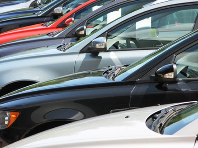 Afacerile din comerţul auto au crescut cu 2,3% la 6 luni, iar cele pentru servicii, cu 5,3%