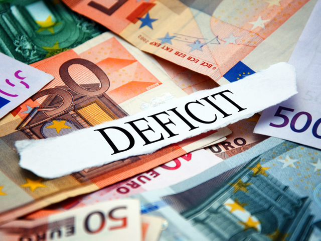 Intrările şi ieşirile de valută din ţară: deficit de aproape 800 milioane de euro la contul curent, la şapte luni