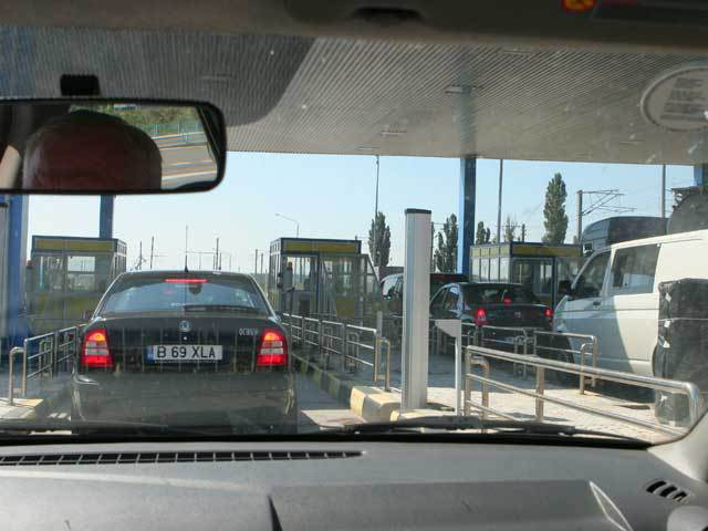 Sistemul electronic de taxare pentru trecerea podului Feteşti-Cernavodă este blocat temporar