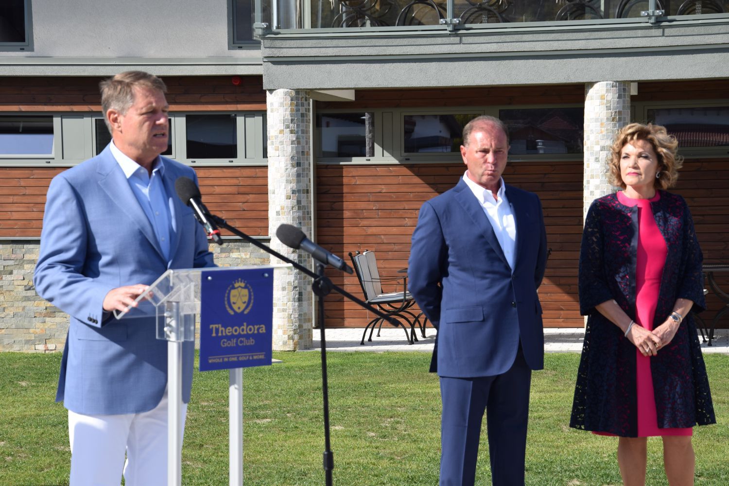 Preşedintele Iohannis, la inaugurarea unui mare club de golf privat din România: "Intrăm pe harta mondială". Galerie FOTO