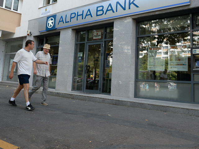 Restanţierii la creditele Alpha Bank vor fi urmăriţi de recuperatorii de creanţe de la APS