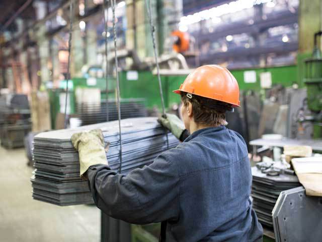 INS: Producţia industrială a crescut cu 4% în primele 5 luni din 2018