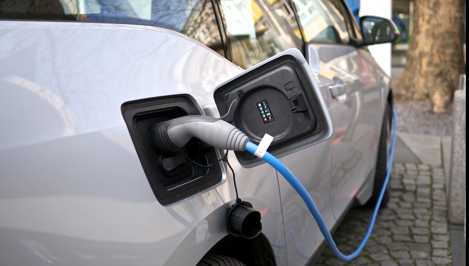 Enel investeşte 20 de milioane de euro în 2.500 de puncte de încărcare pentru maşini electrice