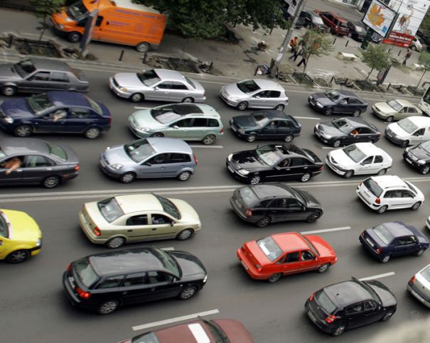 Comisia Europeană dă termen de două luni României să ramburseze taxa auto