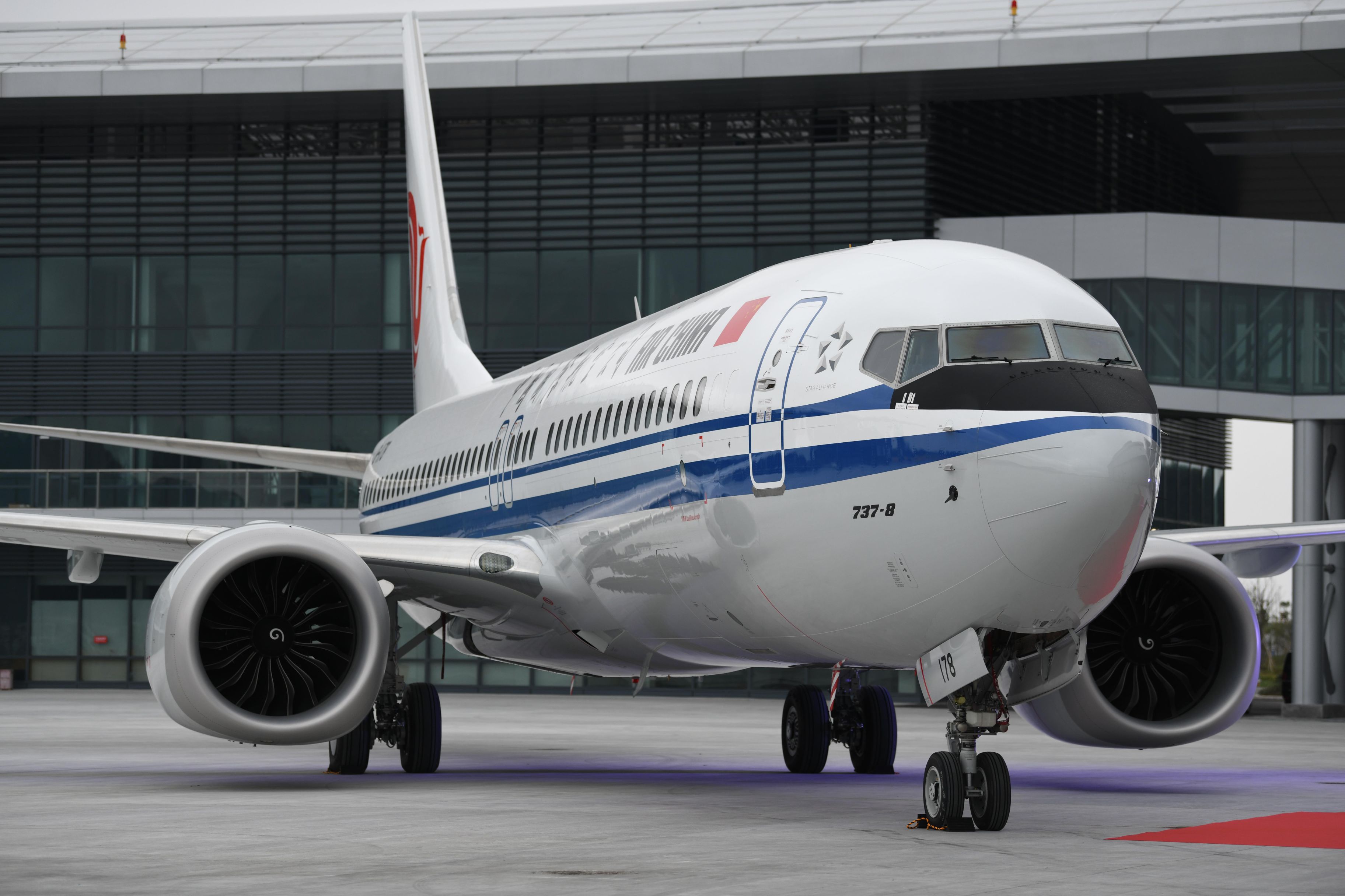 Chinezii se uită cu incertitudine la Boeing: China Aircraft Leasing suspendă comenzile pentru 100 de aeronave Boeing 737 Max
