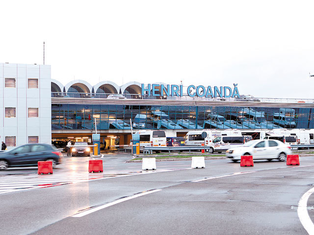 CNAB: Maşini afectate de o scurgere de apă în parcarea aeroportului Otopeni, din cauza unor lucrări