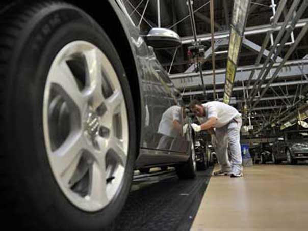 Volkswagen şi o companie suedeză construiesc o fabrică gigant de baterii pentru maşini electrice
