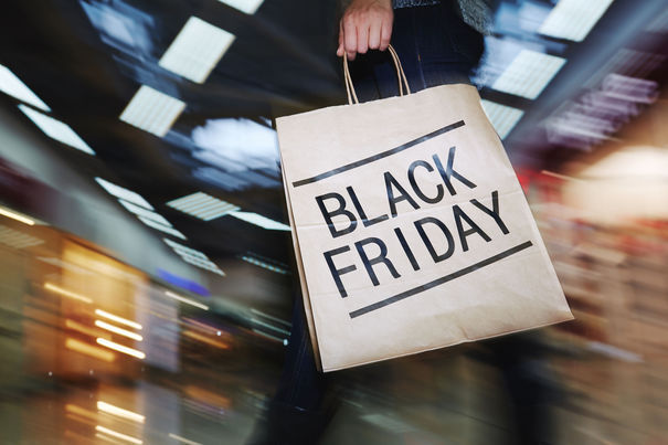 Ofertele companiilor de Black Friday: Cu ce promoţii vin eMag, Banca Transilvania, Tarom, BRD sau Digi 
