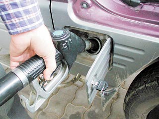 Consiliul Concurenţei confirmă: Reducerea accizelor a dus la scăderea preţurilor carburanţilor