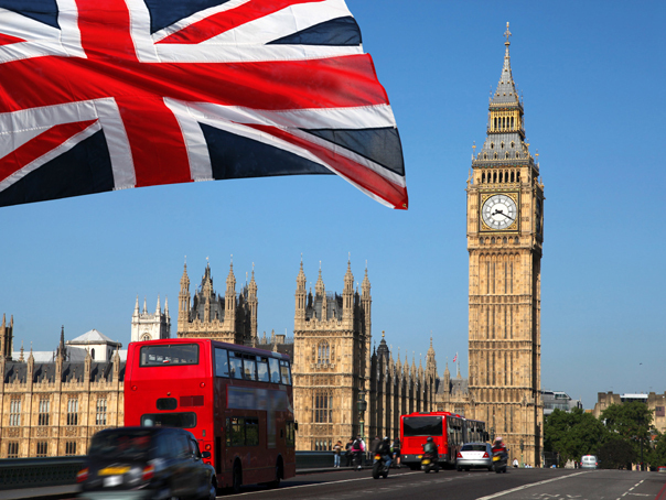 Economia britanică se va contracta în 2023, riscă un "deceniu pierdut"