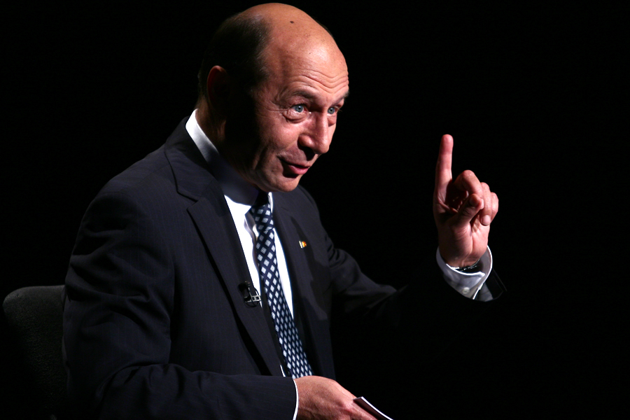Băsescu: Am informaţii că sunt partide care au decis să nu îşi trimită reprezentanţii în secţii
