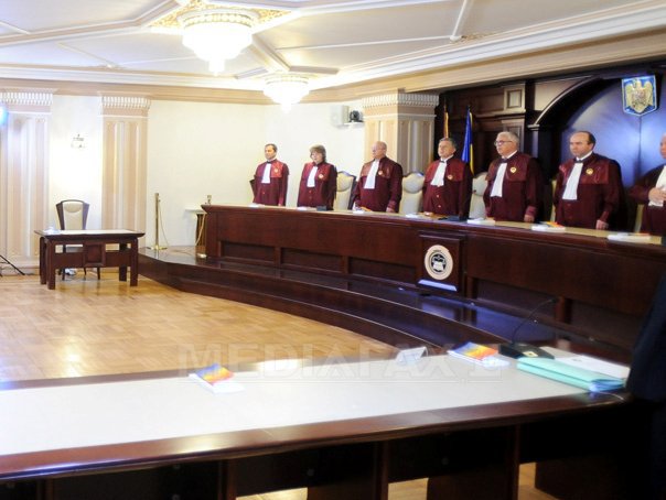 Comisia juridică a dat raport favorabil proiectului privind imunitatea judecătorilor CCR
