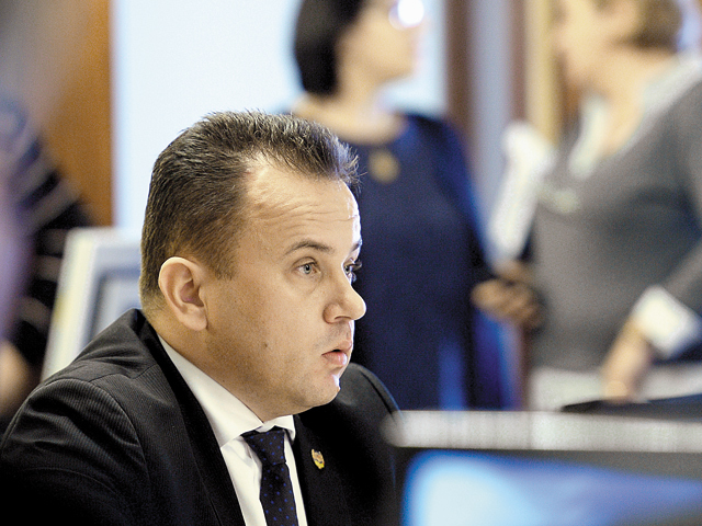 Fostul ministru al Educaţiei, Liviu Pop: O să depun un proiect de lege pentru eliminarea calificativelor din învăţământul primar