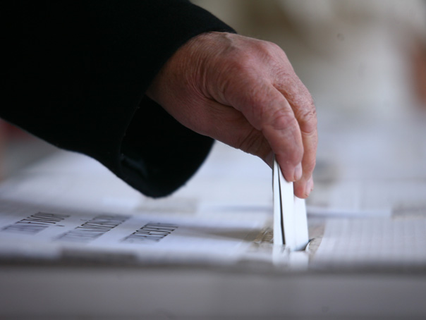 Peste 93% dintre alegătorii din Cluj au votat ”Da” la referendum. Cea mai mare prezenţă la o secţie de votare a depăşit 140% 