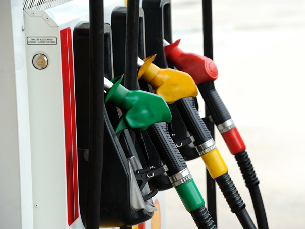 Noi schimbări la combustibil: Benzina va conţine minimum 8% biocarburant de la 1 ianuarie 2019