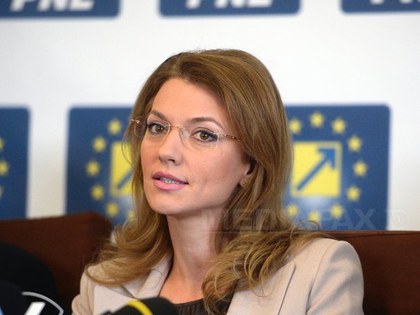 Candidatul PNL pentru preşedinţia Senatului este Alina Gorghiu 