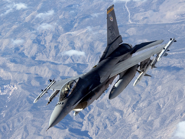 Primele aeronave F-16 achiziţionate din Norvegia au aterizat vineri la Câmpia Turzii