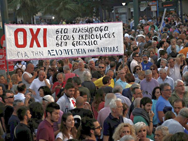 Criza din Grecia, prin ochii unui student elen în România: Oamenii îşi caută de lucru în alte ţări. Restul se roagă la Dumnezeu