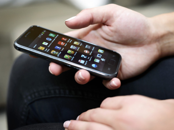 Telefoanele mobile noi servesc persoanele cu deficiențe de vedere 