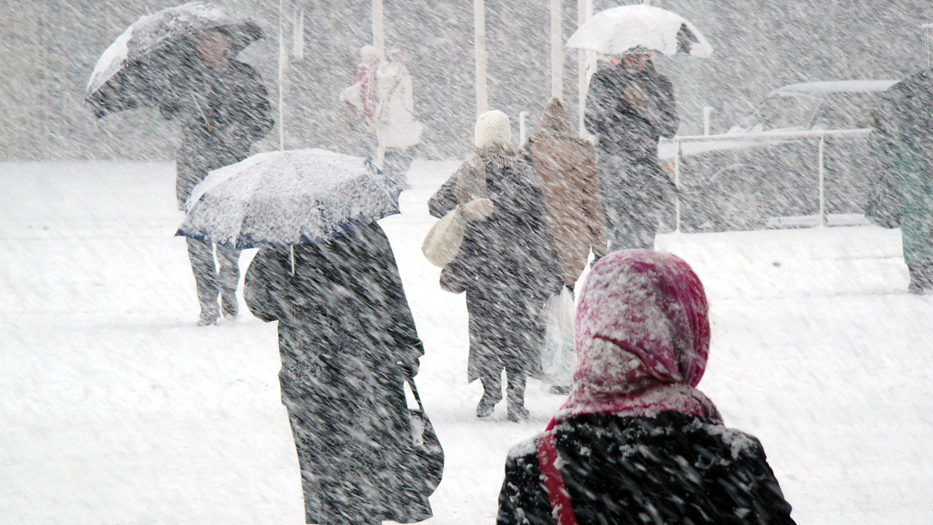 AVERTIZARE ANM: Alertă de ploi în sudul, estul şi centrul ţării. La munte va ninge 