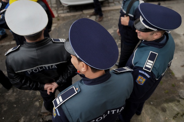 Din februarie, peste 28.000 de poliţişti vor primi majorări salariale datorită unor sporuri